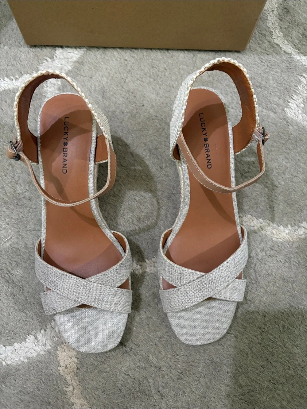 Lucky brand LK-MAEYLEE natural platinum metallic linen wedge heel size 8.5 M